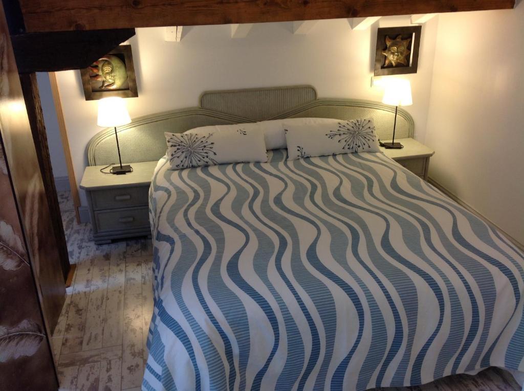 Apartamentos Rurales La Villa De Piedra Cartes Chambre photo