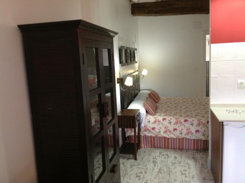Apartamentos Rurales La Villa De Piedra Cartes Chambre photo